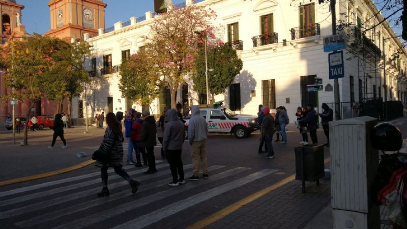 Nueva jornada de protesta frente a Casa de Gobierno