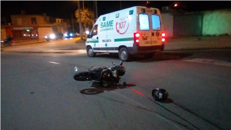Una pareja se cayó de la moto y terminaron con heridas