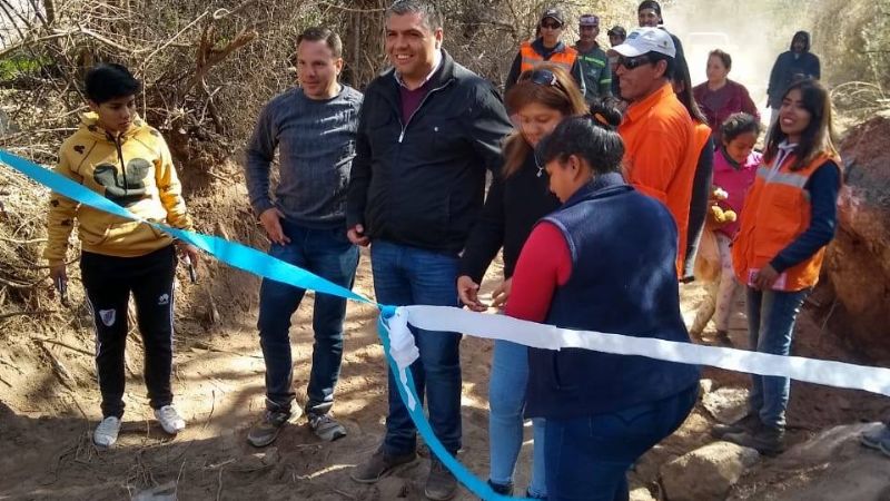 Candidato abrió un camino para una población que vivía aislada