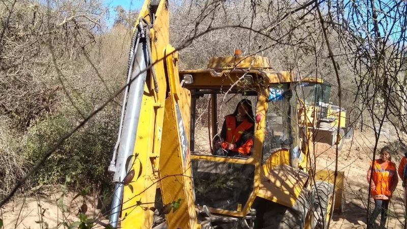 Candidato abrió un camino para una población que vivía aislada