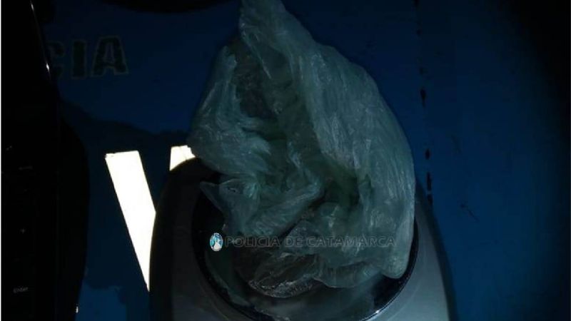 Quiso escapar por un camino de tierra con dinero y droga