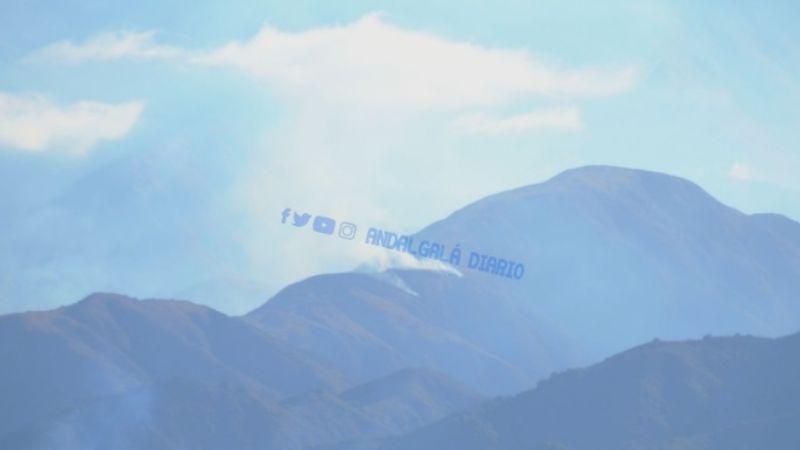 Alerta roja por un incendio forestal en Andalgalá