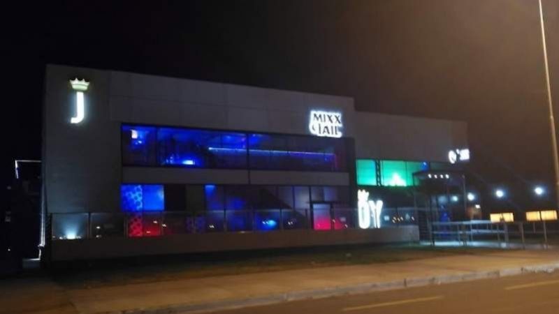 Agredió con un vaso de vidrio a un joven en un boliche