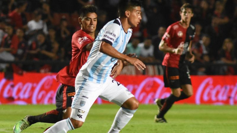 Atlético Tucumán ante Colón de Sta. Fe, en Paraná