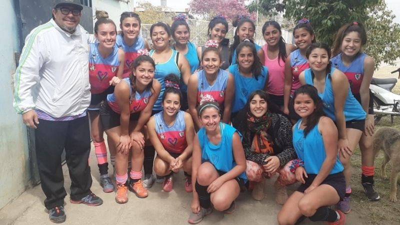 Akapana venció a Moro y lidera las Damas del hockey
