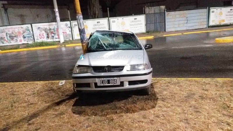 Chocó contra un poste en la rotonda del CAPE