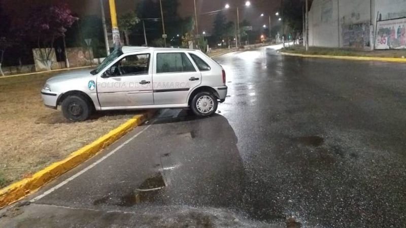 Chocó contra un poste en la rotonda del CAPE