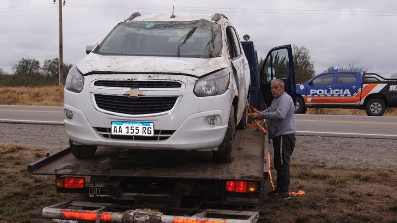 Vuelco en la curva del cementerio de Miraflores