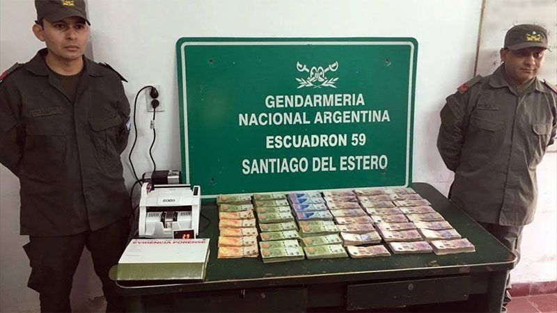 Detienen a conductor que transportaba más de un millón de pesos sin declarar