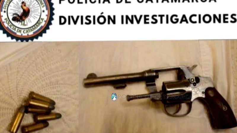 Mujer amenazada de muerte con una pistola por su padre y hermanastro