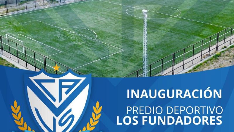 Vélez celebra sus 91 años inaugurando la cancha de césped sintético