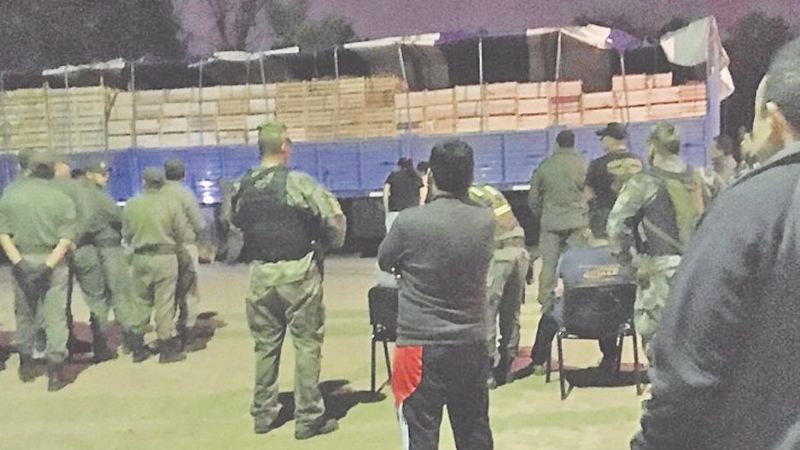 Secuestran 408 kilos de cocaína camuflados entre tomates y berenjena