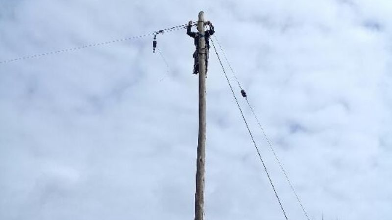 Una tarea nada fácil para operarios de la EC SAPEM