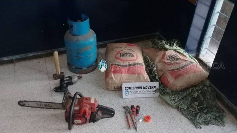 En un auto, llevaban para la venta elementos robados