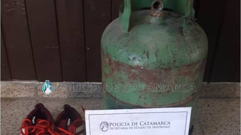 Recuperan una garrafa y un par de zapatillas robadas en una casa