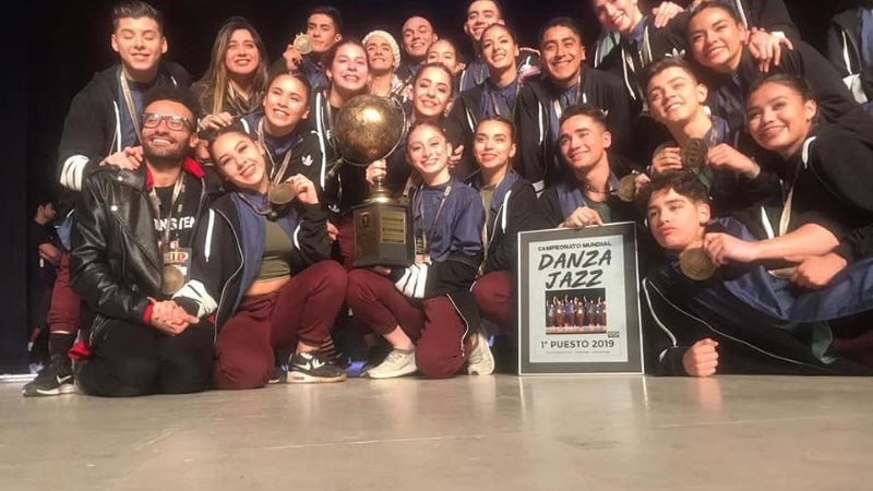 Bailarines catamarqueños premiados con medallas en certamen mundial