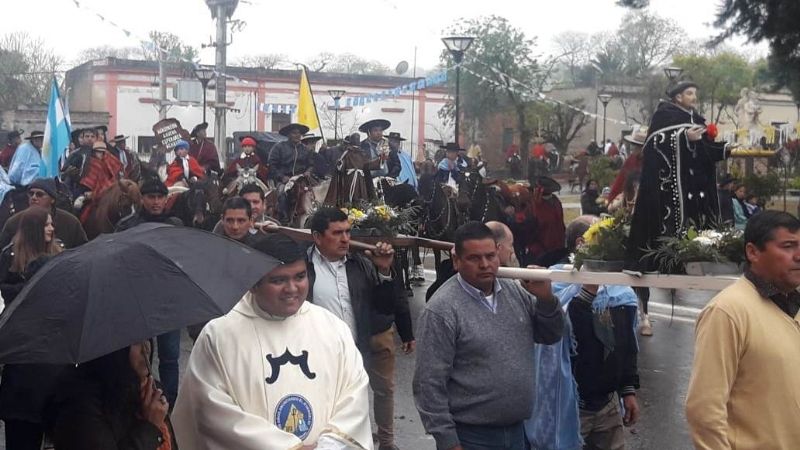 Una intensa lluvia acompañó el cierre de las fiestas patronales en El Alto