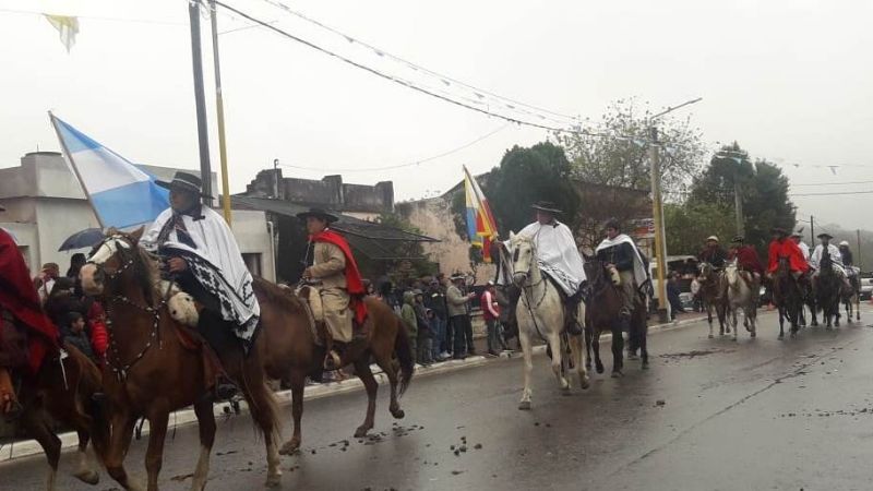 Una intensa lluvia acompañó el cierre de las fiestas patronales en El Alto