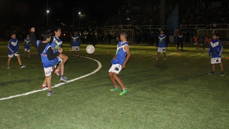 Lucía inauguró la cancha, la iluminación y otras obras en Vélez