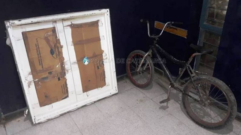 Arrestan a un joven en bicicleta con una ventana