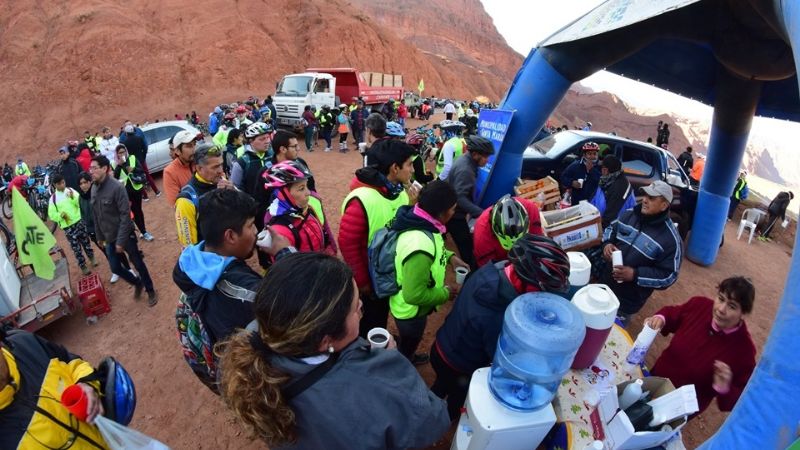En Santa María, asisten a peregrinos que viajan a Salta