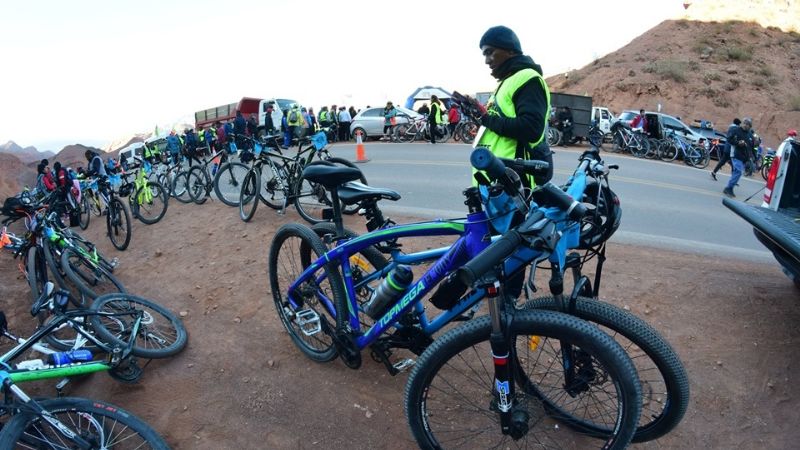 En Santa María, asisten a peregrinos que viajan a Salta