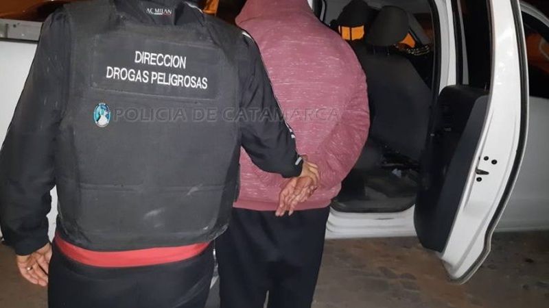 Secuestran droga, ansiolíticos y arrestan a dos personas en Valle Viejo