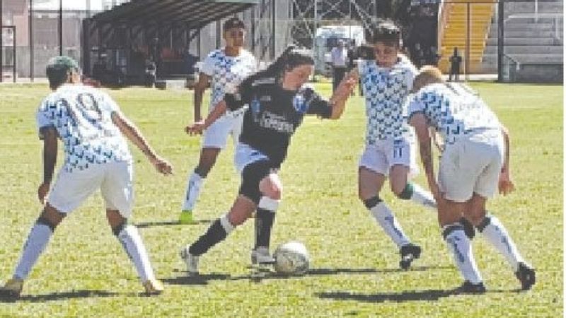 Nueva caída de las chicas; La Rioja y Córdoba definen el Regional