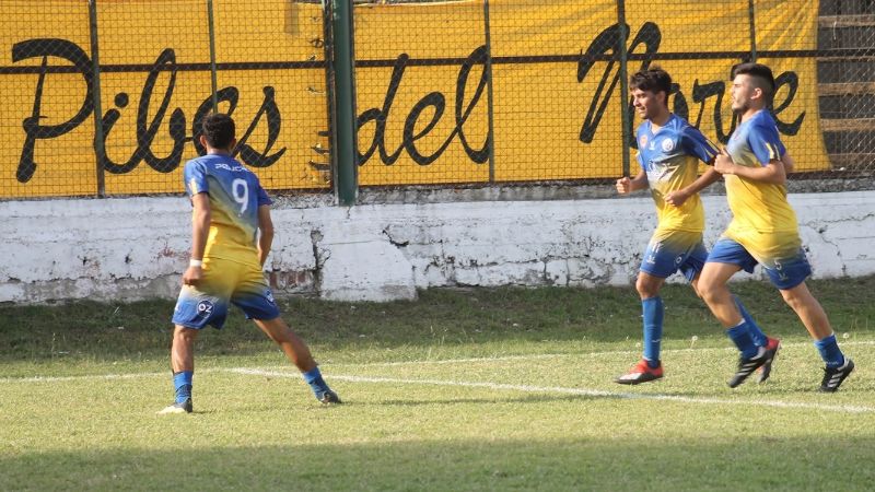 En “masacre” de goles, Policial venció 4-3 a Vélez