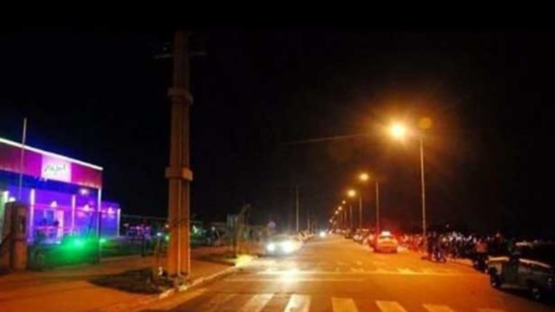 Salió del boliche y le pegó a dos mujeres