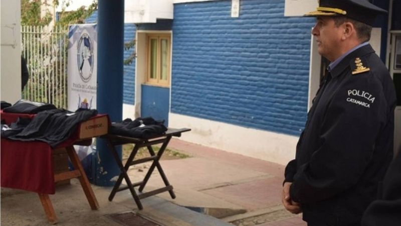 Entrega de chaquetillas al personal de la Policía