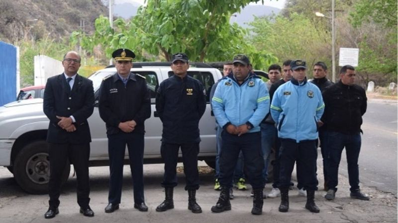 Entrega de chaquetillas al personal de la Policía