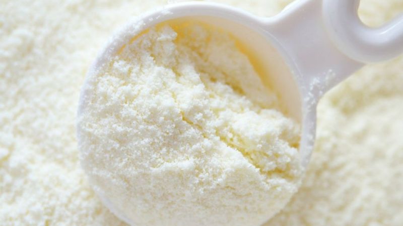 Prohíben el uso y venta de una leche en polvo y un endulzante natural