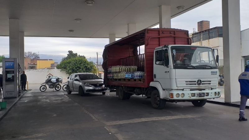 Esperaba cargar combustible y lo chocaron