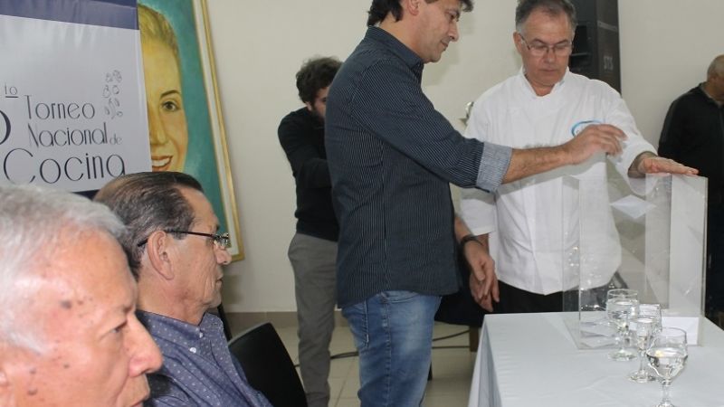 Gastronómicos de todo el país “cocinan” en Catamarca