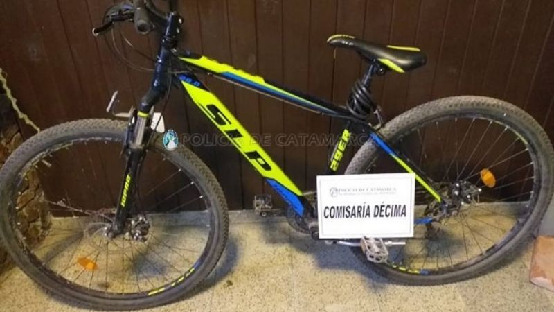 Encontró en su casa, una bicicleta abandonada