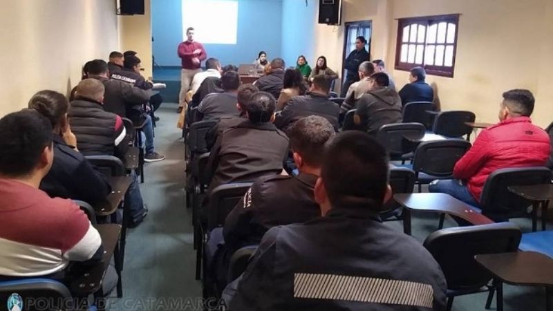 Policías se capacitaron sobre prevención del suicidio