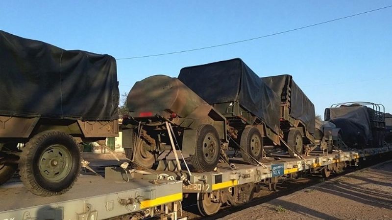 Tren con vehículos del Ejército pasó por Recreo