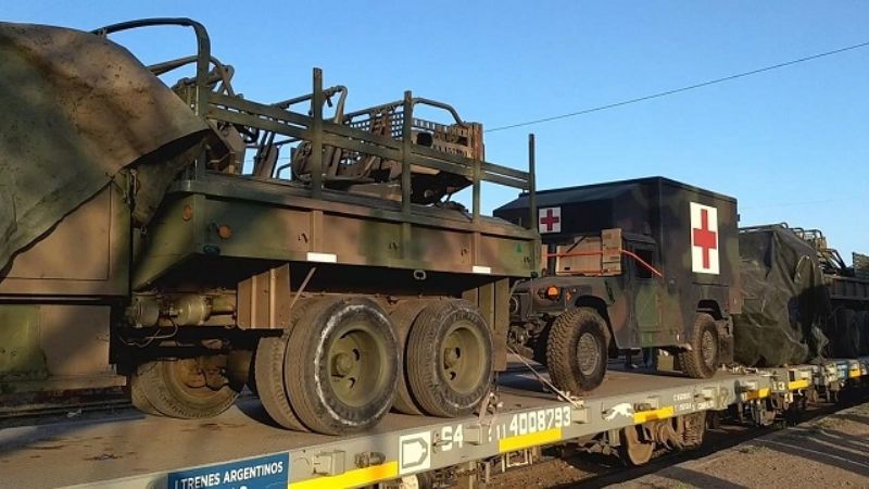 Tren con vehículos del Ejército pasó por Recreo