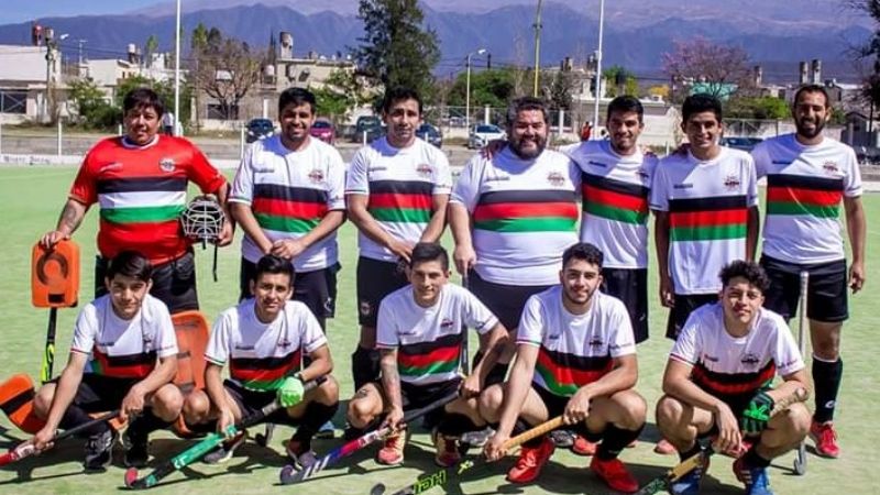 Ganó Muni, pero lidera el “León” en el hockey de caballeros