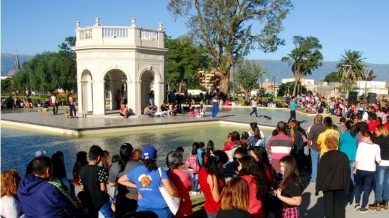 Cortes de calles por la elección de la reina en La Alameda