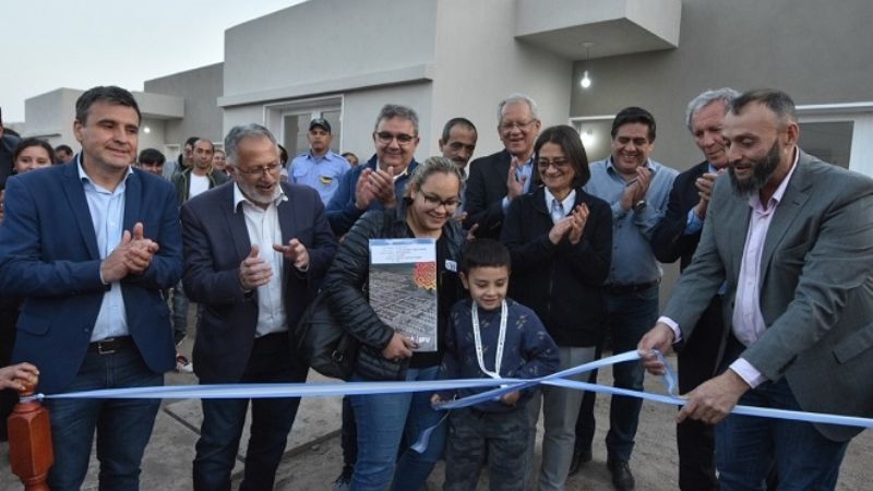 Entregan más viviendas en Valle Chico