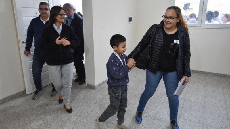 Entregan más viviendas en Valle Chico