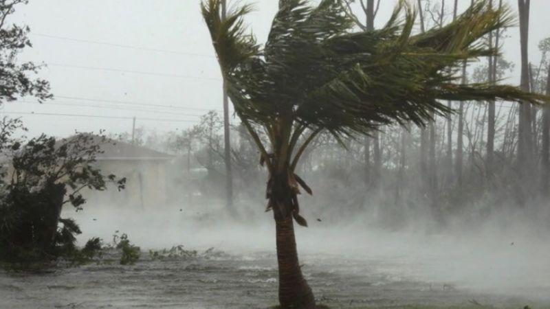 Asciende a cinco el número de muertos tras el devastador paso del huracán Dorian