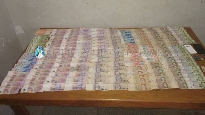 Los detienen con droga y casi $15.000