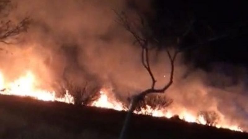 Sofocaron importante incendio de pastizales en el Tobogán de El Jumeal