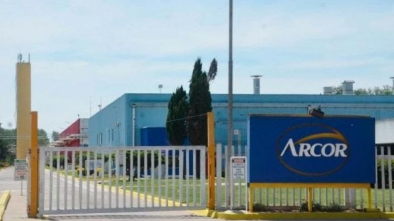 Arcor da vacaciones en tres plantas en octubre, y en Recreo, en noviembre