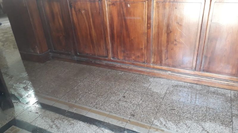 Vecina indignada tiro residuos cloacales dentro de la DASI