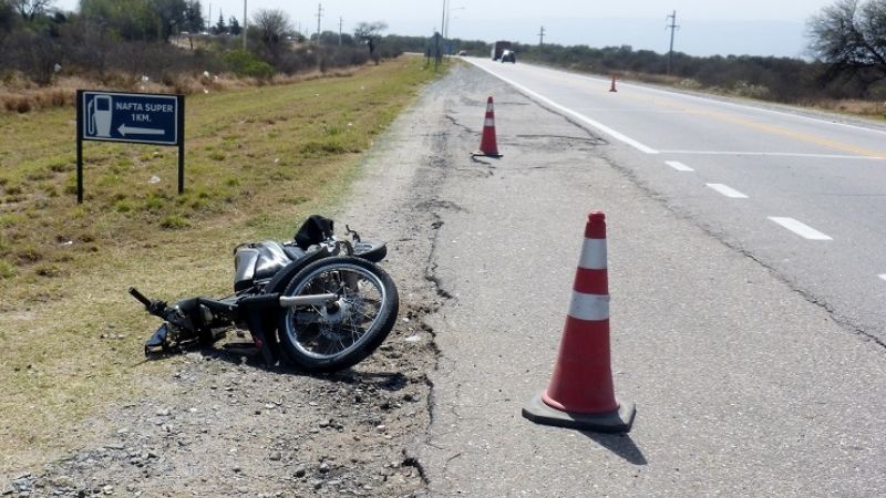 Jóvenes en moto derraparon en el ingreso a Miraflores