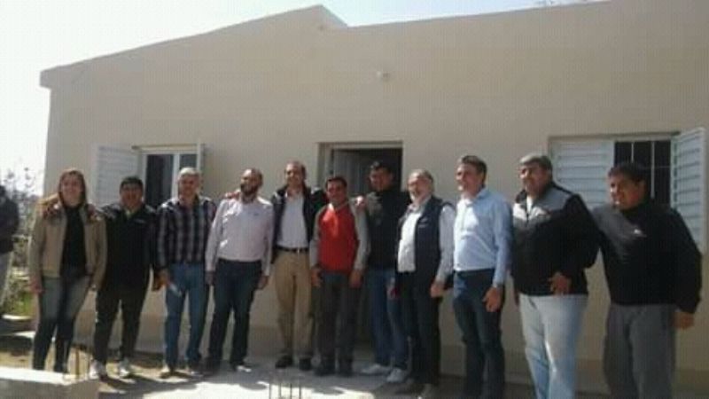 Entrega de viviendas sociales en Mutquin